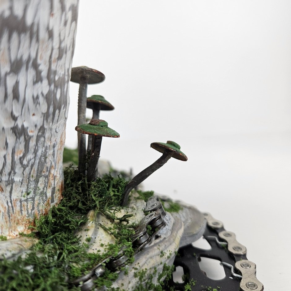 Spider and mushroom sculpture by Kristian Saapunki aka RawSculptor