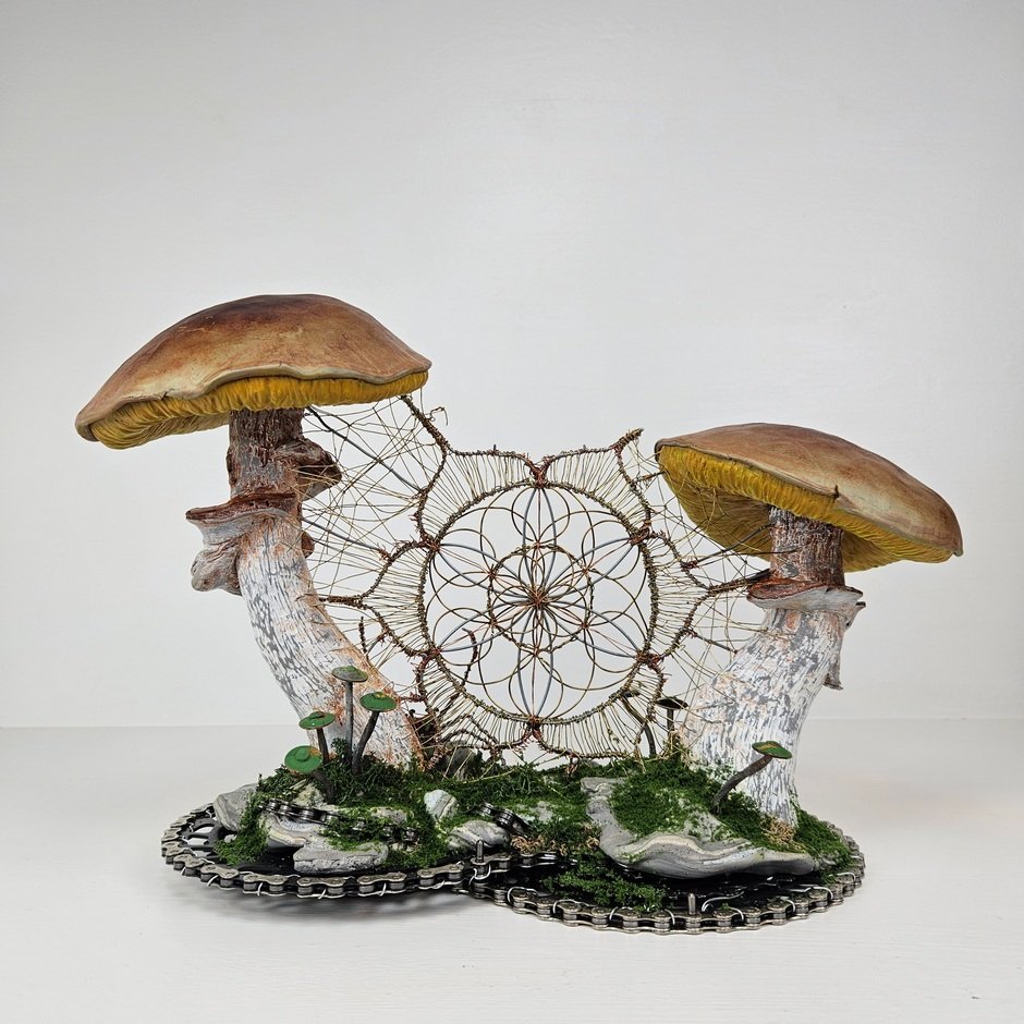 Spider and mushroom sculpture by Kristian Saapunki aka RawSculptor