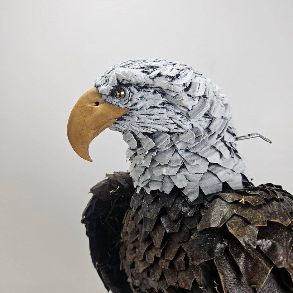 Bald eagle sculpture by Kristian Saapunki aka RawSculptor