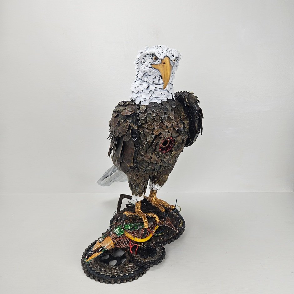 Bald eagle sculpture by Kristian Saapunki aka RawSculptor