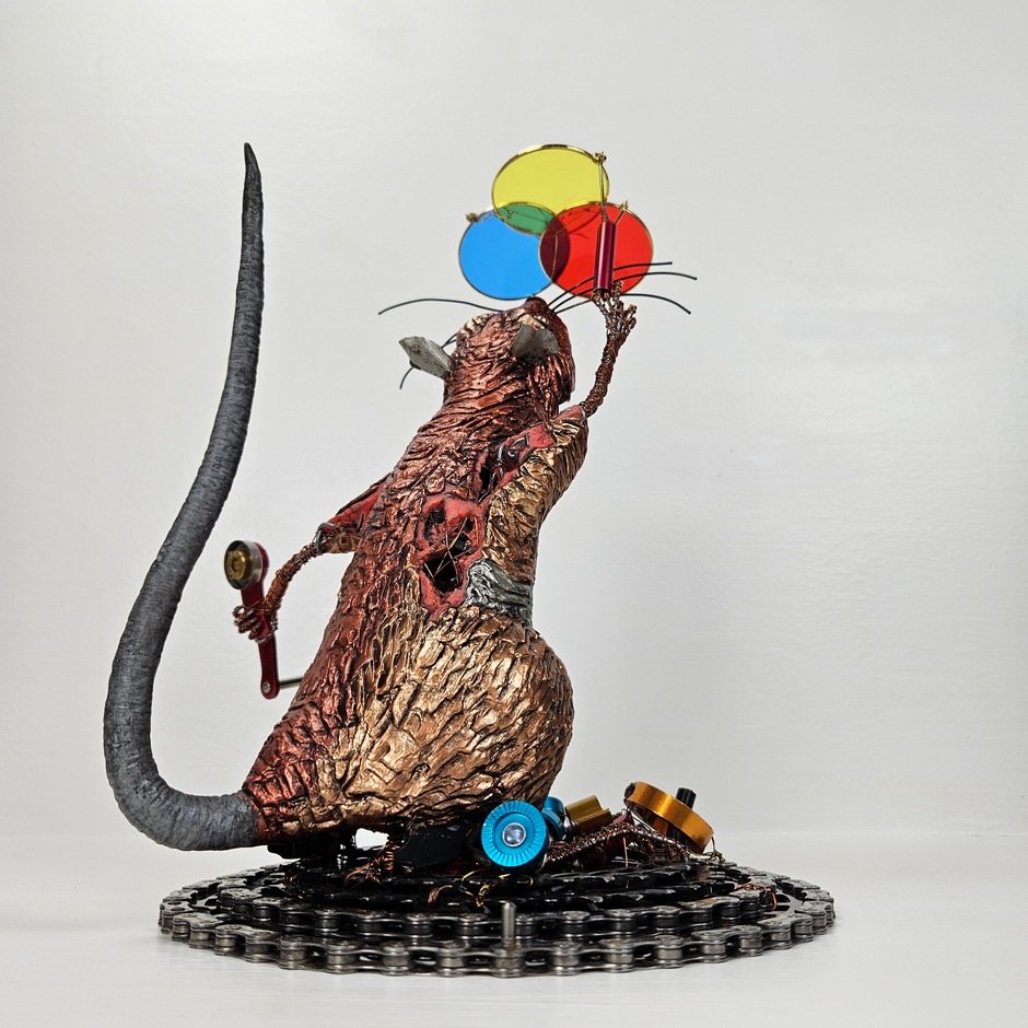 Trashy rat sculpture by Kristian Saapunki aka RawSculptor