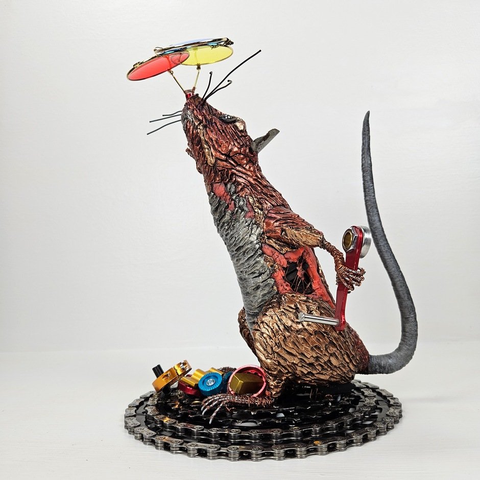 Trashy rat sculpture by Kristian Saapunki aka RawSculptor