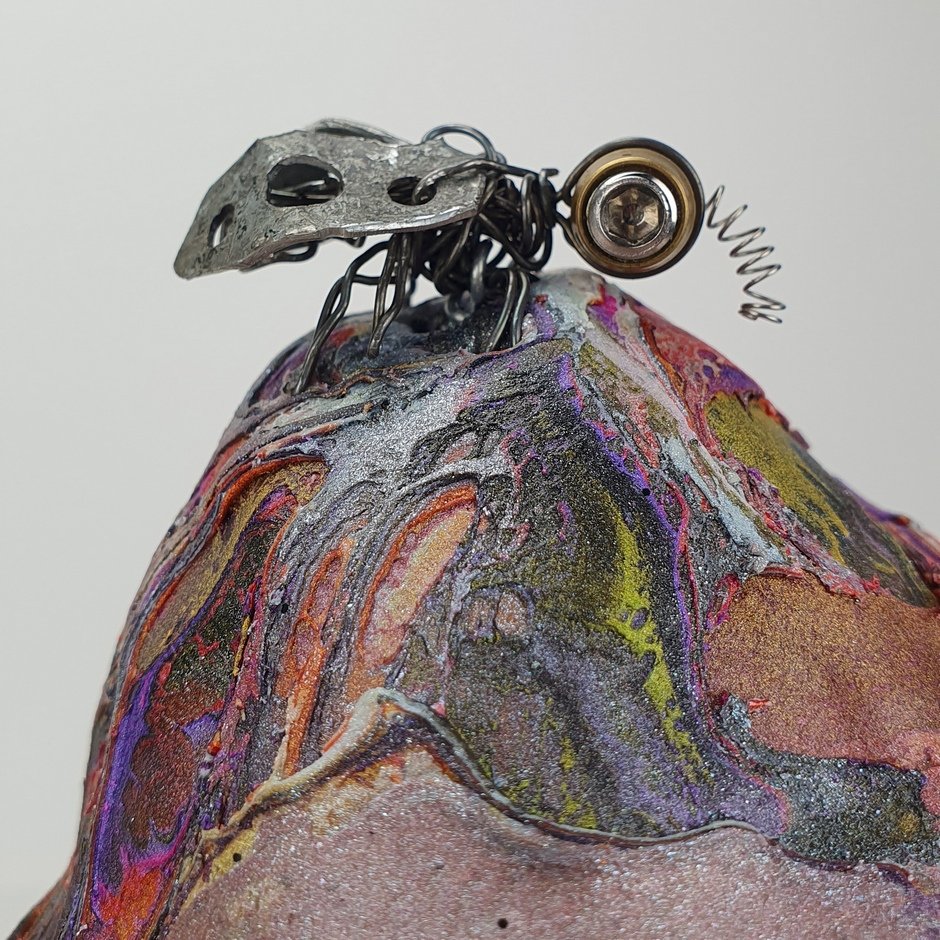 Scrap metal fly sculpture by Kristian Saapunki aka Rawsculptor